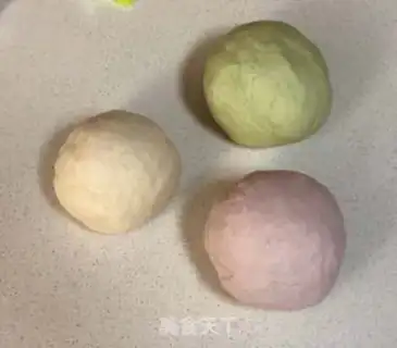 Make Tomato eggs, three-coloured fish step 1