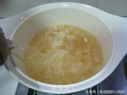 Make "Silver fruit and silver ear soup." step 3