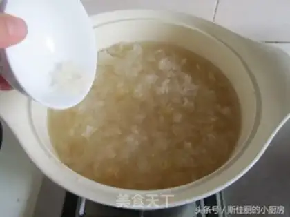 Make "Silver fruit and silver ear soup." step 5