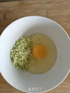 Make Cracker omelet step 1