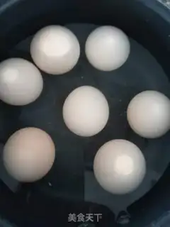 Make Five spicy tea eggs step 0