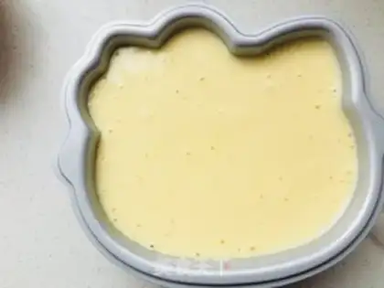 Make Katy cat lemon sponge step 14
