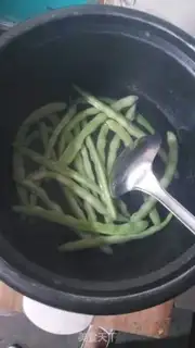 Make Garlic mashed beans step 1