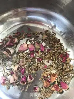 Make Rose milk tea step 0