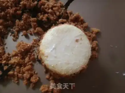 Make Seaweed pine bee step 13