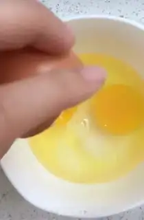 Make Eggs step 1