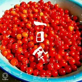Make Homemade cherry sauce step 1