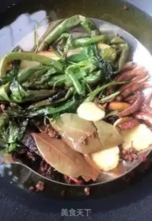 Make Homemade pepper oil step 4