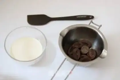 Make Red velvet Madeline kernel cake step 0