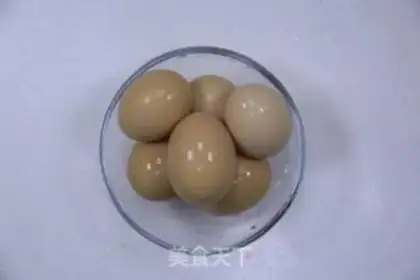 Make Five spicy tea eggs step 1