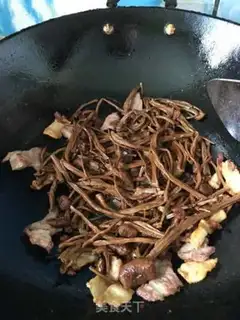 Make Five flowers with tea and mushroom eggs step 4