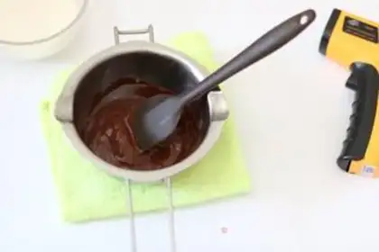 Make Red velvet Madeline kernel cake step 1