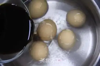 Make Five spicy tea eggs step 2