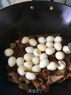 Make Five flowers with tea and mushroom eggs step 5