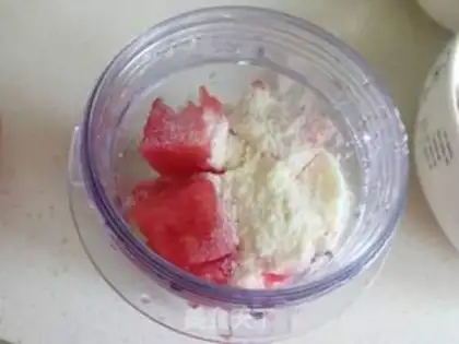 Make Peaches, watermelon, smoothie step 2
