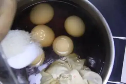 Make Five spicy tea eggs step 3