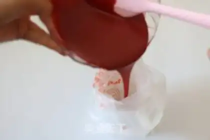 Make Red velvet Madeline kernel cake step 11