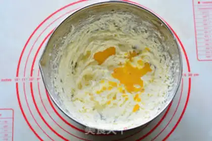 Make A pound cake of clot nuts step 3