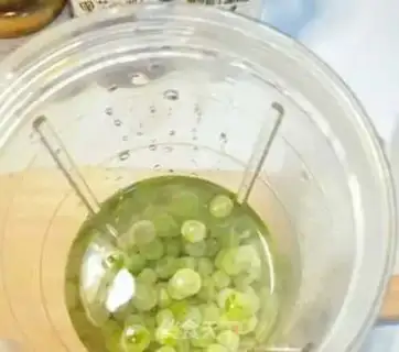 Make Peas eggs step 2