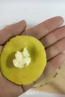 Make Pumpkin cheeseball step 4