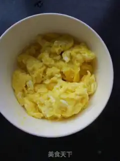 Make Tomato fried eggs step 1