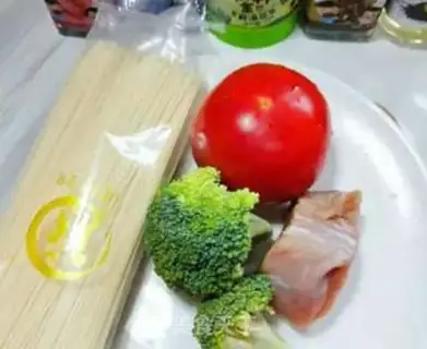 Make Tomato noodles step 0