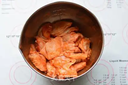 Make Chicken wings in Orleans step 3