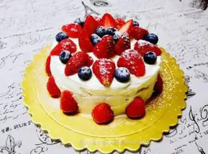 Make Birthday naked cake step 11
