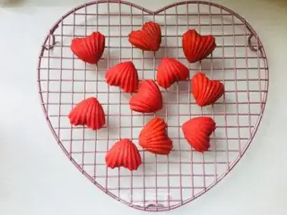 Make Red velvet Madeleine step 10