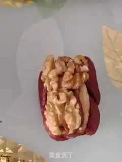 Make Sweet dates and pecan beans step 1
