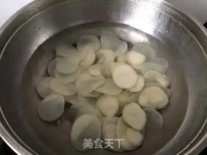 Make Spicy potato chips step 1