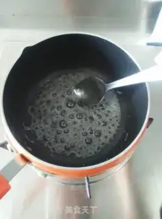 Make Caramel milk tea step 1