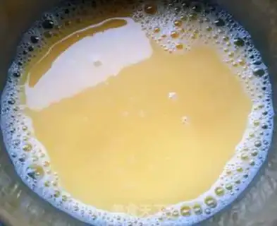 Make Squeeze the meat sauce and steam the eggs step 2