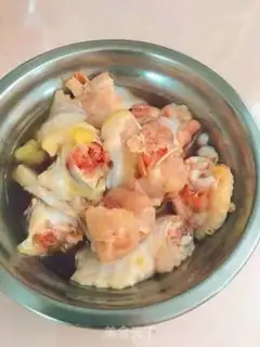 Make Chestnut fried chicken wings step 0