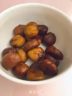 Make Chestnut fried chicken wings step 1