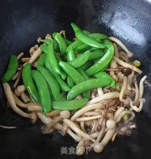 Make Pelican mushrooms, sweet beans step 4