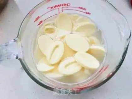 Make Katy cat lemon sponge step 3