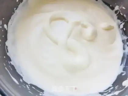 Make Katy cat lemon sponge step 9