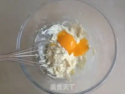 Make Katy cat lemon sponge step 10