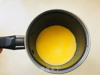 Make Katy cat lemon sponge step 11