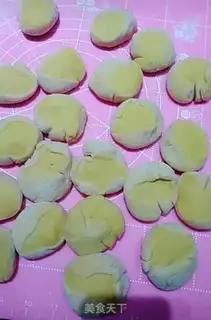 Make Pumpkin rolls step 3