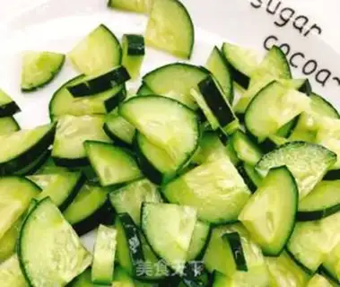Make cucumber omelet powder step 0