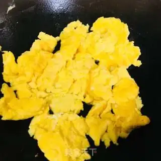 Make Tomato fried eggs step 2