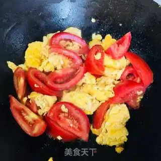 Make Tomato fried eggs step 3
