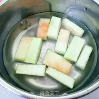 Make Watermelon skin and thin meat soup step 1
