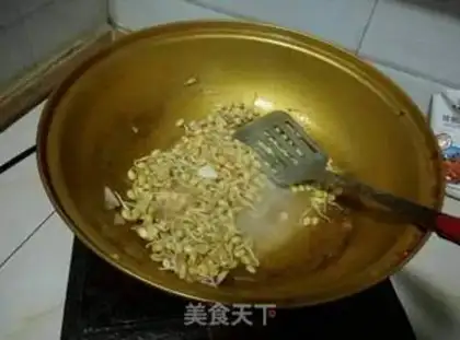Make Powdered bean sprouts step 1
