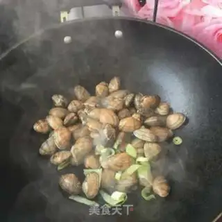 Make Scrambled clams step 3