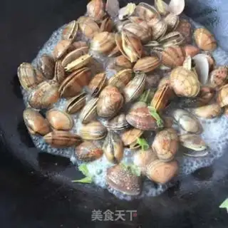 Make Scrambled clams step 5