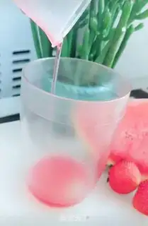 Make Watermelon strawberry milk and tea step 2