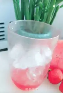 Make Watermelon strawberry milk and tea step 3